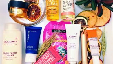 các dòng skincare gốc nước vừa cung cấp đủ ẩm cho làn da, vừa ít dầu tổng hợp - hung thủ khiến bí tắc lỗ chân lông - Ảnh: Internet