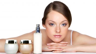 'Da nhờn mụn' nên sử dụng những loại mỹ phẩm nào là hợp lý?