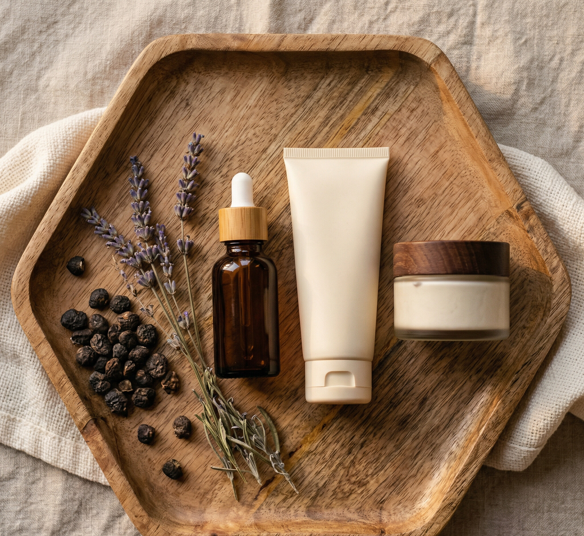 Cách dùng bakuchiol serum - nhỏ serum trực tiếp lên da