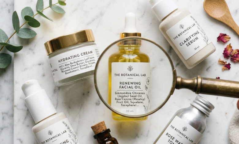 Cách đọc thành phần mỹ phẩm với kính lúp và bảng INCI