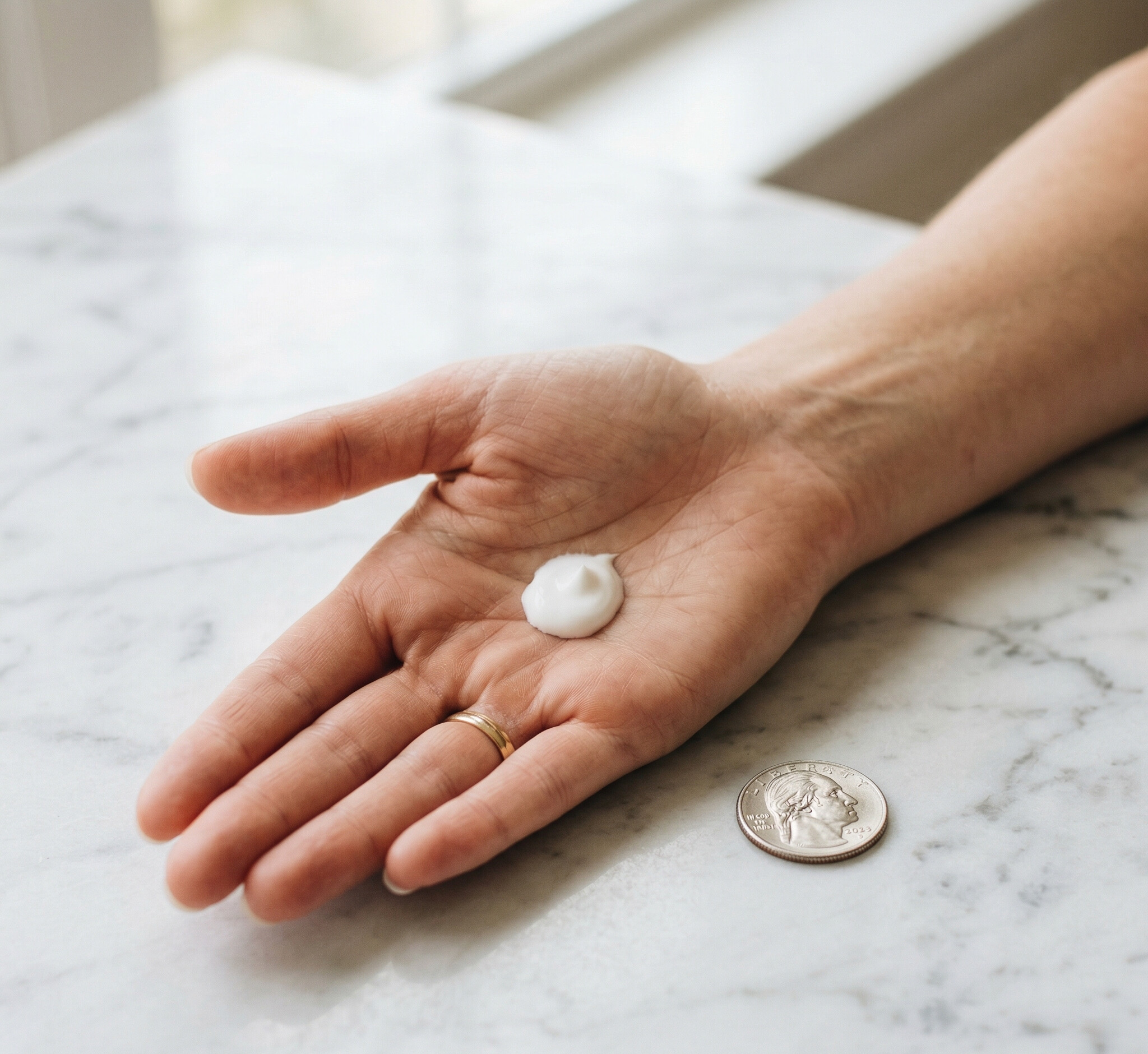 Lượng kem chống nắng cần dùng đủ tương đương đồng xu để đạt SPF chuẩn